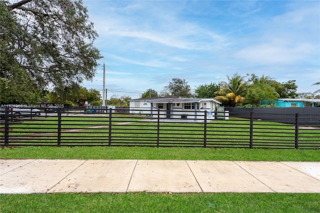 view of front of property with a front yard