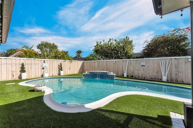 view of swimming pool featuring a yard