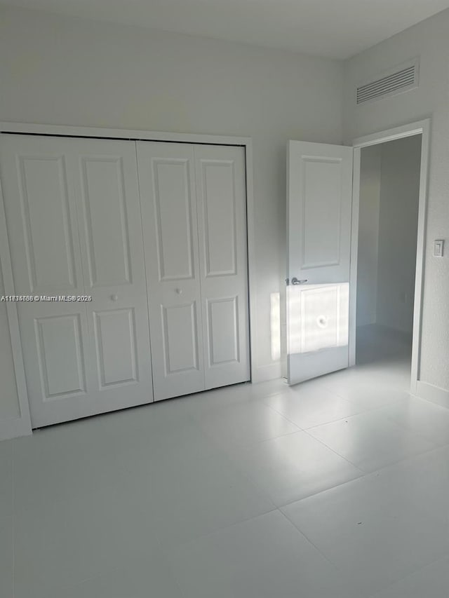 unfurnished bedroom featuring a closet