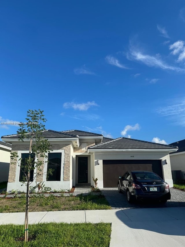 view of front facade with a garage