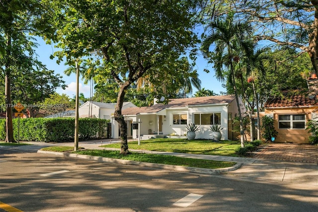 view of front facade with a front lawn