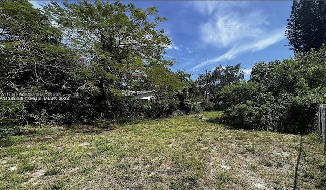 Listing photo 3 for 1924 Sheridan St, Hollywood FL 33020