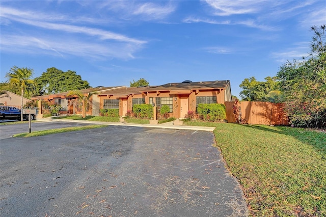 view of front of house featuring a front yard