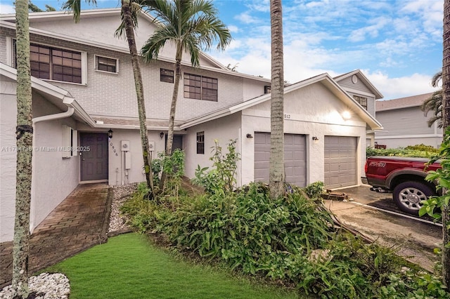 view of front facade featuring a garage