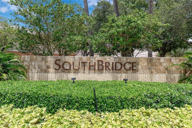 view of community / neighborhood sign