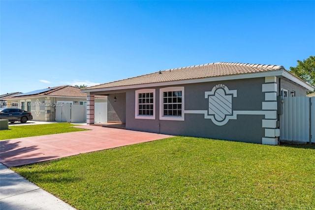 view of front of property with a front lawn