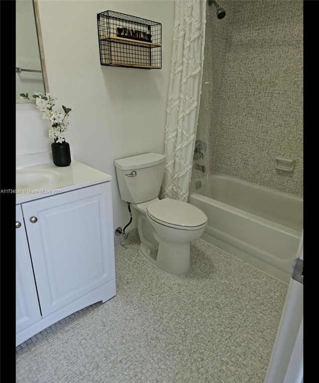 full bathroom with shower / tub combo with curtain, vanity, and toilet