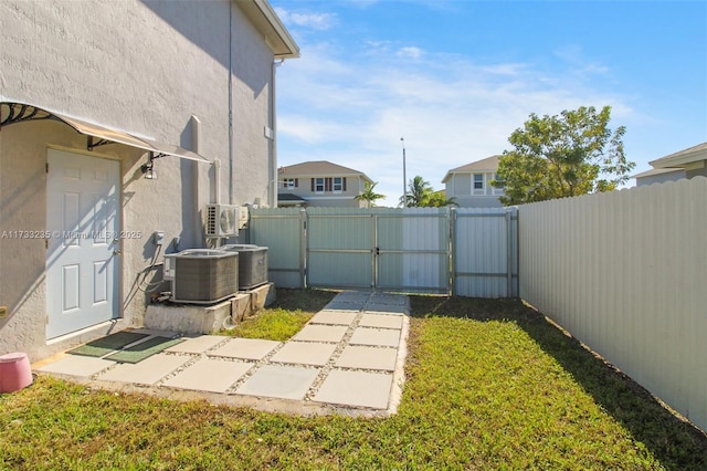 view of yard featuring central AC unit