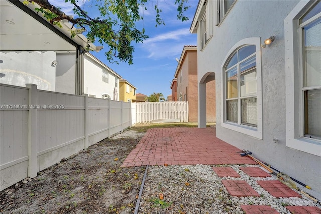 view of yard featuring a patio