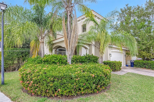 view of front of house featuring a garage and a front yard