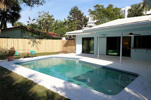 view of swimming pool with a patio and ceiling fan