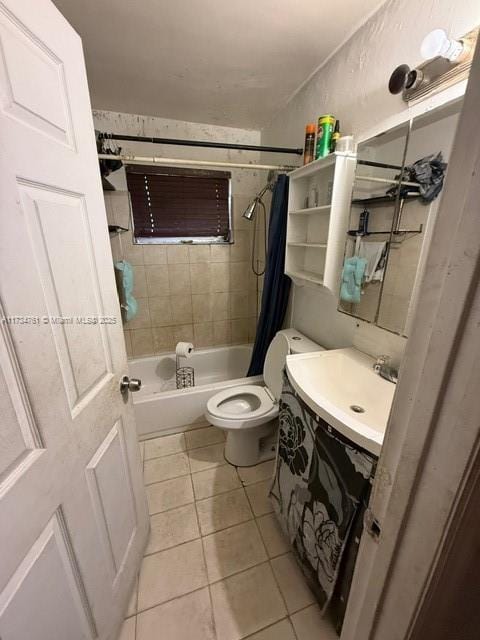 full bathroom featuring tile patterned flooring, vanity, shower / bathtub combination with curtain, and toilet