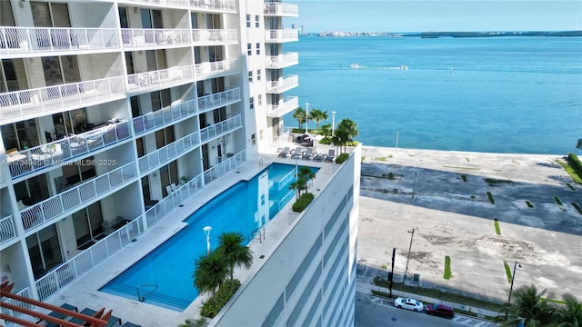 view of pool featuring a water view