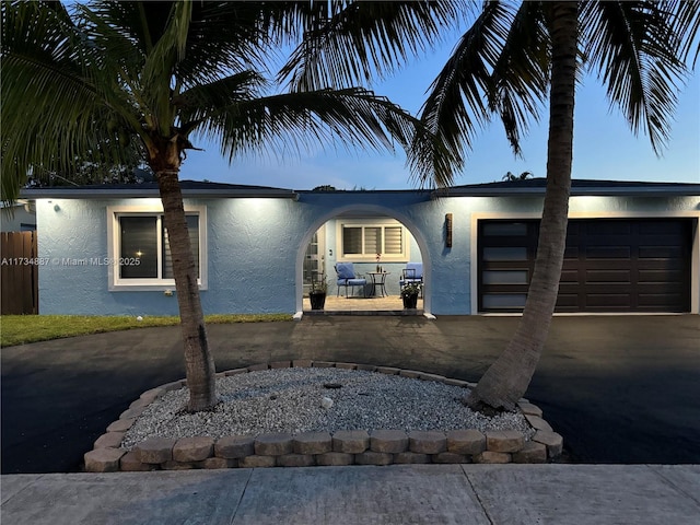 view of front facade featuring a garage