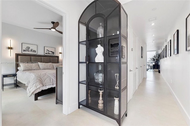 bedroom with ceiling fan