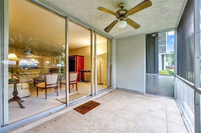 sunroom with ceiling fan