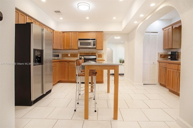 kitchen featuring tasteful backsplash and appliances with stainless steel finishes