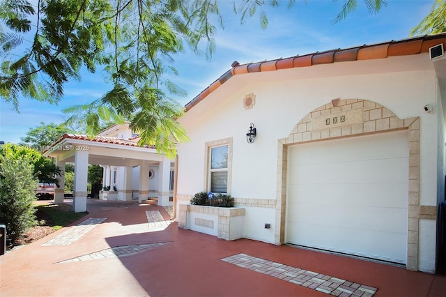 view of front of house with a garage