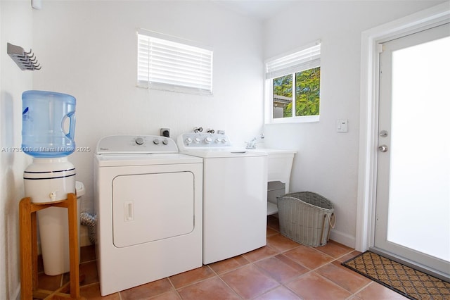 laundry area featuring washer and clothes dryer and light tile patterned floors