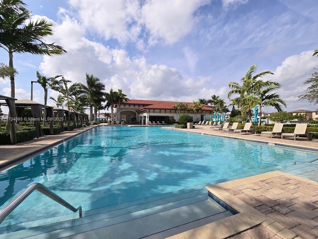 view of swimming pool