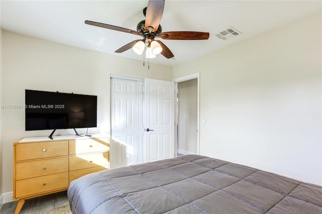 bedroom featuring ceiling fan and a closet