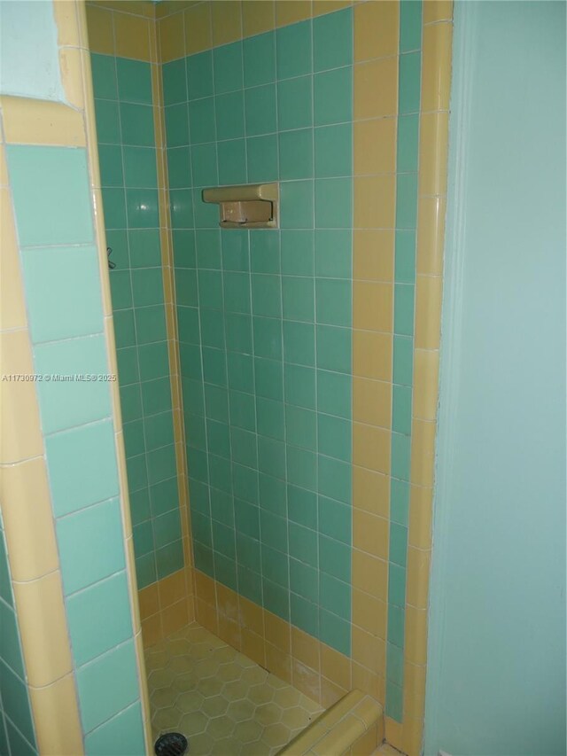 bathroom with a tile shower