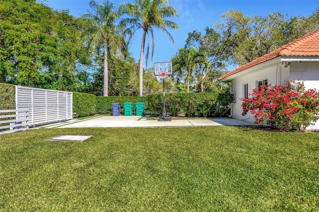 view of yard with a patio