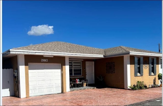 view of front facade with a garage