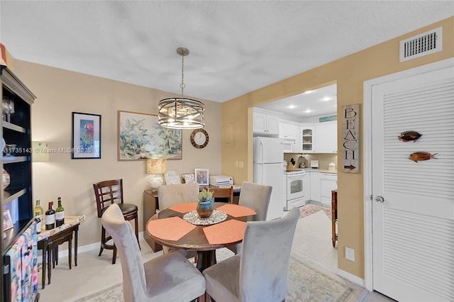 dining area with a notable chandelier