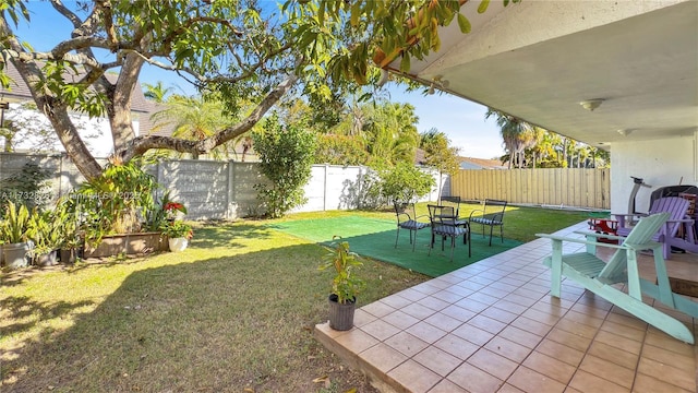 view of yard featuring a patio area