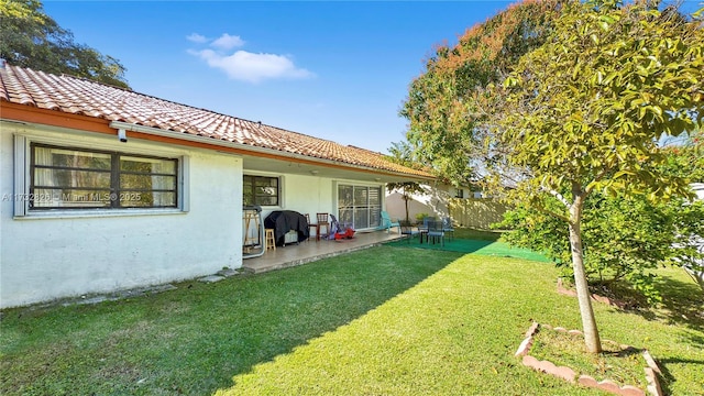 view of yard with a patio