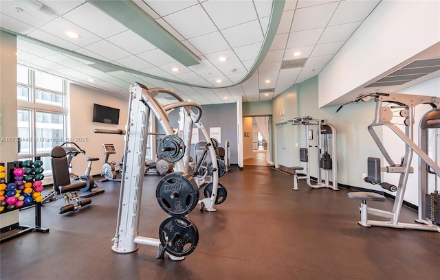 workout area with a drop ceiling