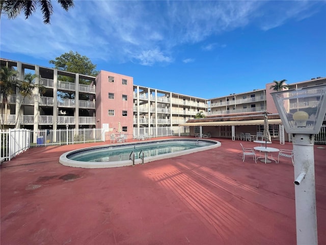 view of swimming pool