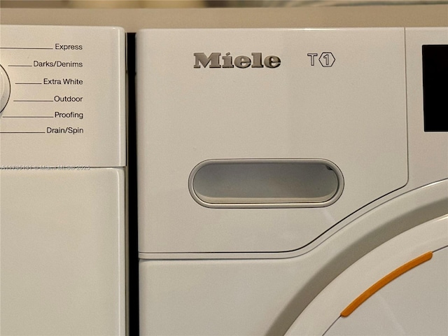 room details with washer / dryer