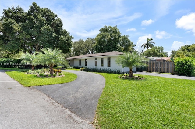 ranch-style house with a front yard