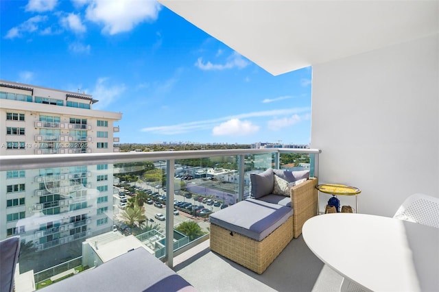 balcony featuring an outdoor hangout area