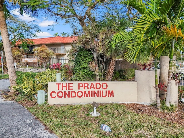 view of community / neighborhood sign