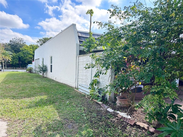 view of side of property featuring a yard