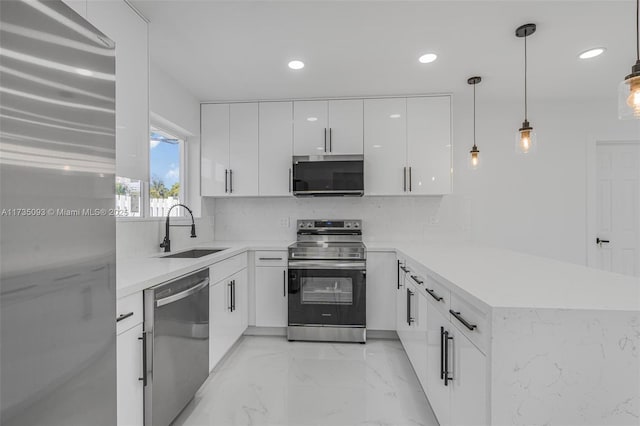 kitchen featuring sink, hanging light fixtures, kitchen peninsula, stainless steel appliances, and white cabinets