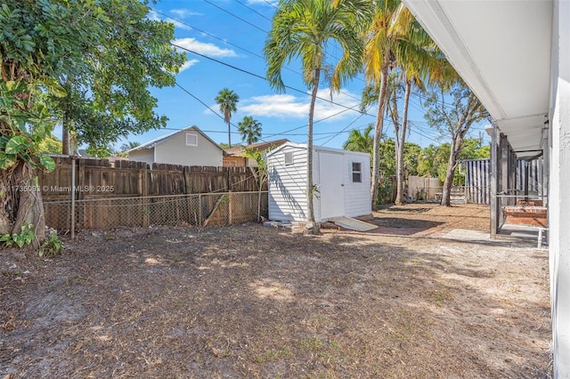 view of yard featuring a storage unit