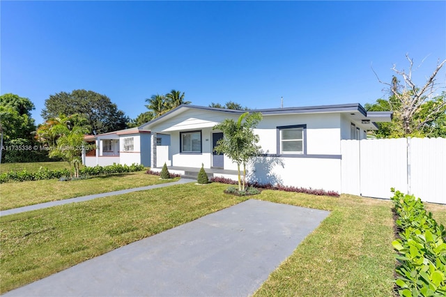 single story home with a front yard