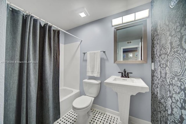 full bathroom featuring tile patterned flooring, sink, shower / bath combo, and toilet