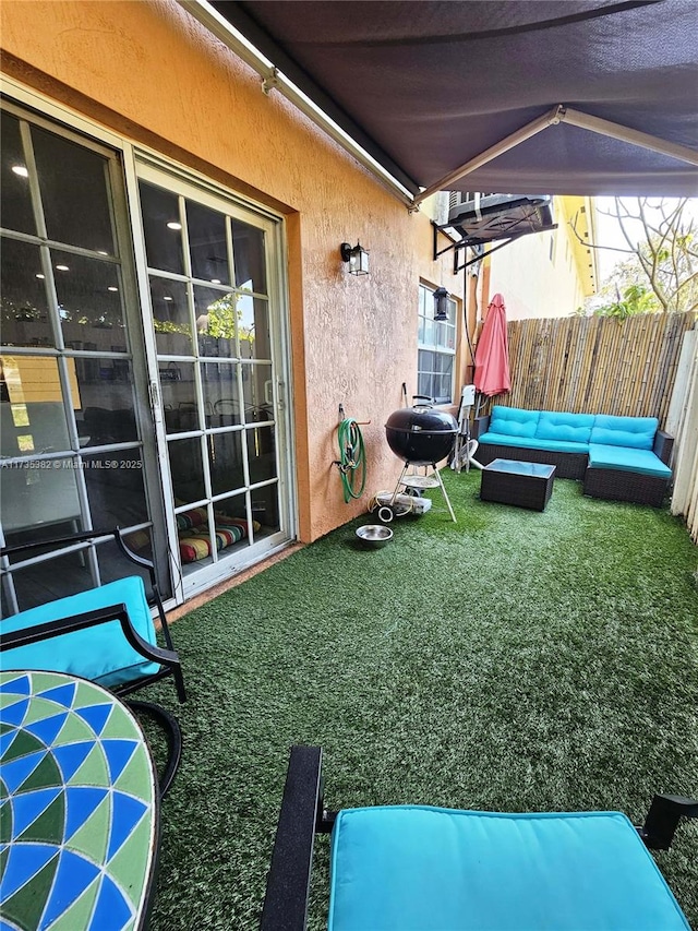 view of yard featuring an outdoor living space