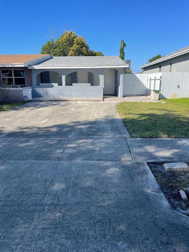 view of front of home with a front lawn