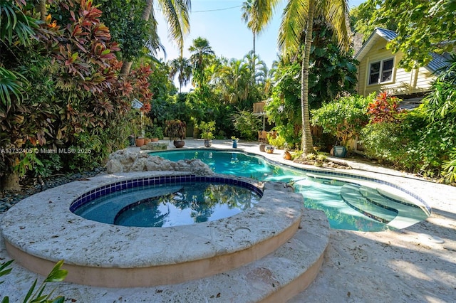 view of pool with an in ground hot tub