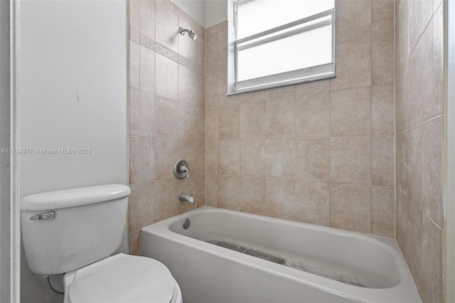 bathroom with toilet and tiled shower / bath combo