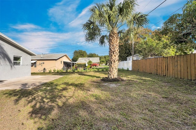 view of yard featuring a patio area