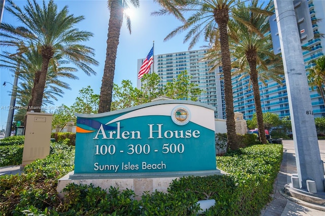 view of community / neighborhood sign