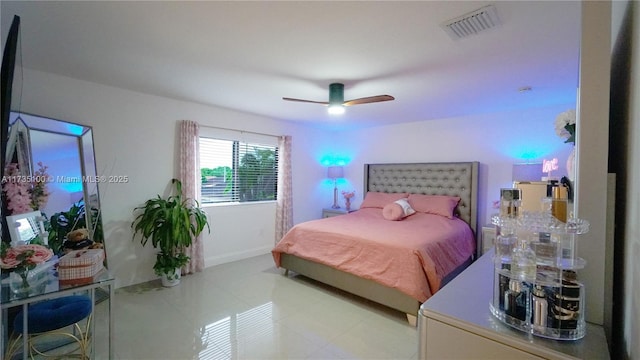 bedroom featuring ceiling fan