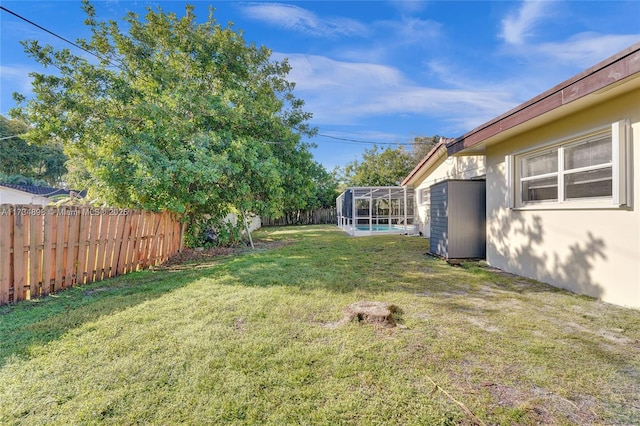 view of yard featuring a lanai